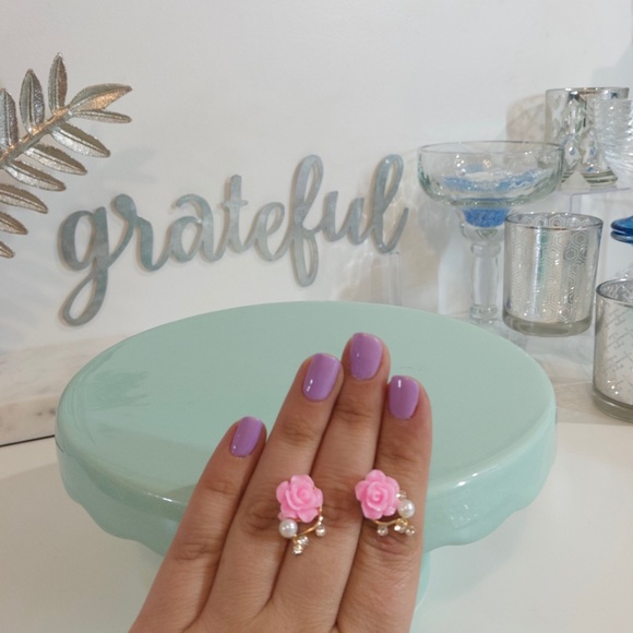 ADORABLE💙💎💗PINK🌹ROSE GOLDEN VINE CZ STUDS!💎💙 - Picture 2 of 6